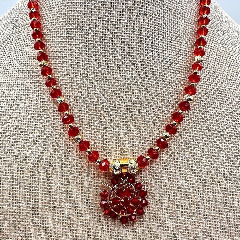 Vintage 80s Red Faceted Bead Necklace Gold Tone Floral Starburst Pendant Jewelry